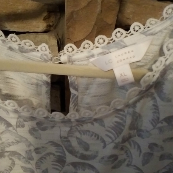 Blouse - Picture 2 of 4